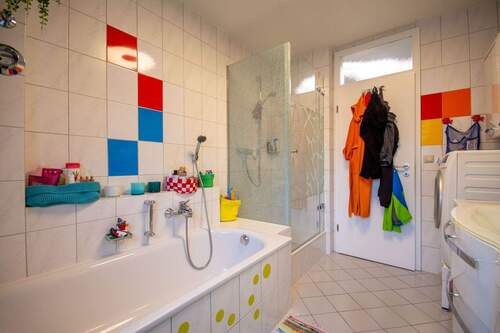 mit Wanne und Dusche - 