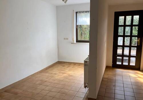 Eingang von der Straße - 7 Zimmer Einfamilienhaus zum Kaufen in Taunusstein