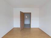 Ansicht II: Wohn- und Esszimmer - 4 Zimmer Etagenwohnung zur Miete in Freital