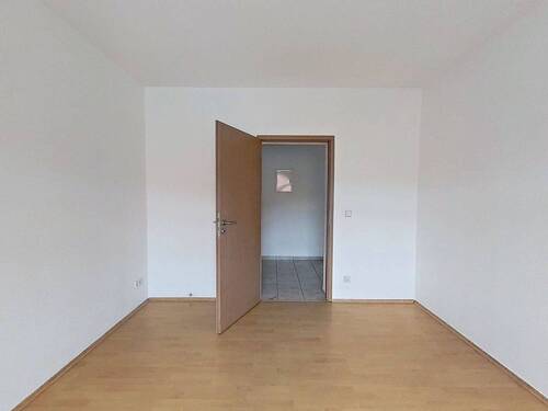 Ansicht II: Wohn- und Esszimmer - 4 Zimmer Etagenwohnung zur Miete in Freital
