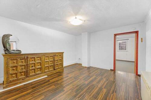 Zimmer 1. OG - 9 Zimmer Mehrfamilienhaus, Wohnhaus in Leonberg