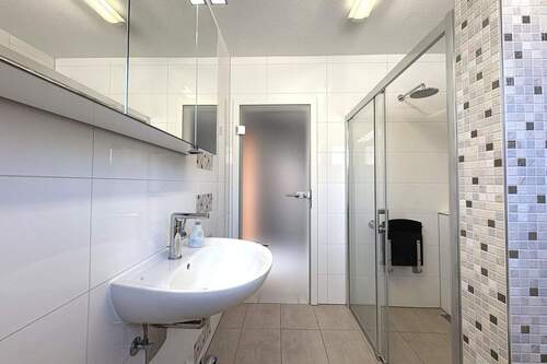 Badezimmer mit Tageslicht - 