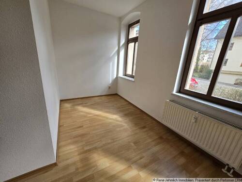 Wohnzimmer Teil 2 - 2 Zimmer Etagenwohnung zur Miete in Chemnitz