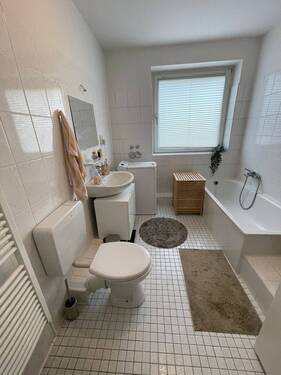 Vollbad mit Dusche (Weitwinkel).JPG - 