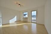 Wohnraum mit Balkon - 