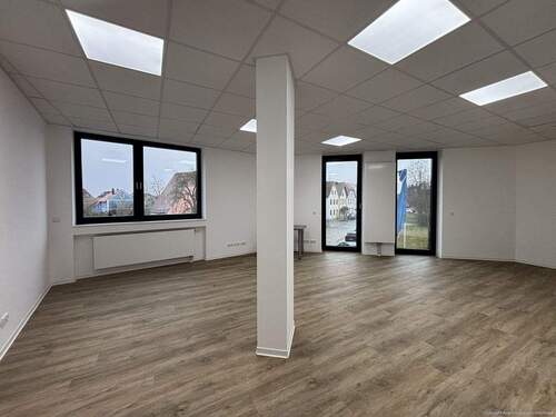 Büro 3: 37,8 qm - Erstbezug: Moderne Bürofläche 134 m² in Höchstadt Mitte, verschiedene Dienstleistungen möglich, Parken direkt vor der Tür
