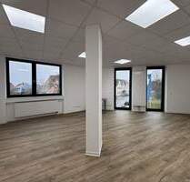 Erstbezug: Moderne Bürofläche 134 m² in Höchstadt Mitte, verschiedene Dienstleistungen möglich, Parken direkt vor der Tür - Höchstadt a.d.Aisch