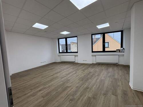 Büro 1: 28,7 qm - 4 Zimmer Büro in Höchstadt a.d.Aisch