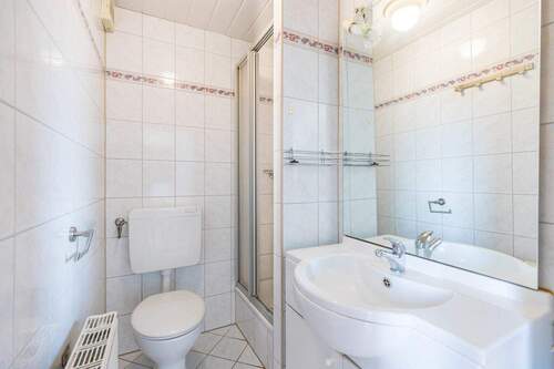 1. Obergeschoss links - Bad - 