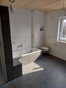 Bad mit Wanne Dusche - 5 Zimmer Etagenwohnung zur Miete in Geisenhausen
