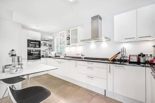 Helle Küche. Freundliche Atmosphäre. - 