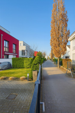 Strassenansicht - 5 Zimmer Einfamilienhaus zum Kaufen in Berlin
