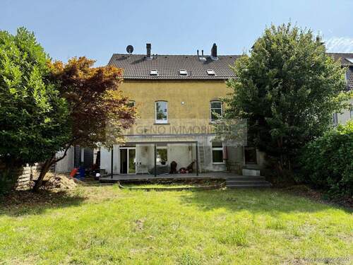 Rückansicht - Altbau mit Charme und Potenzial!