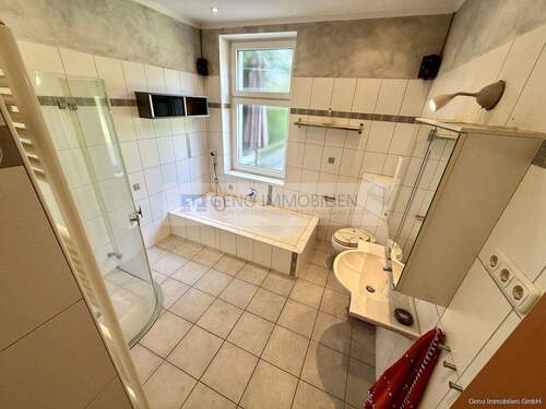 Bad mit Fenster EG - 