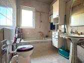 Bad mit Wanne - 3-Zimmer-Whg. im EG - 