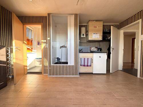 WC, Dusche und Küche - 1-Zimmer-Whg. im DG - 