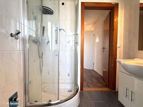 ... mit Dusche - 3-Zimmer-Whg. im DG - 