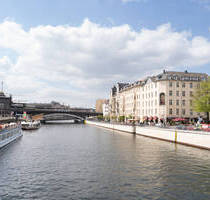 Außergewöhnliche Luxurious 5 Zimmer Wohnung mit Pool , Gym & Concierge in Berlin Mitte