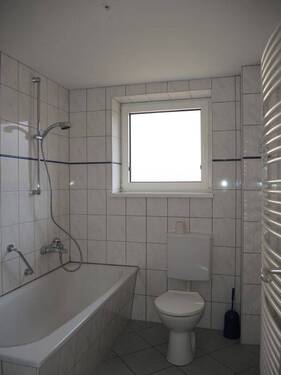 Badezimmer mit Fenster - 