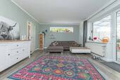 Großzügiges Wohnzimmer - 