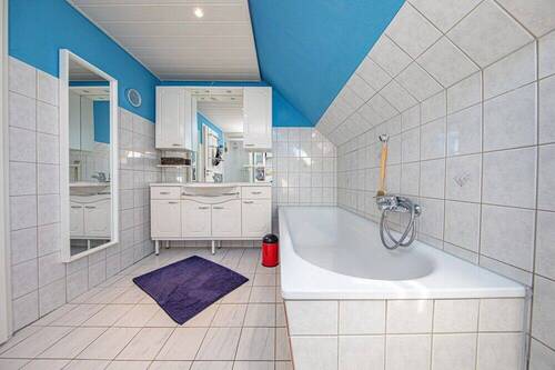 Das Badezimmer im Obergeschoss - 