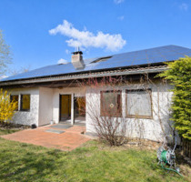 Bungalow mit Einliegerwohnung, 2 Garagen und großem Garten - Sachsenheim Kleinsachsenheim