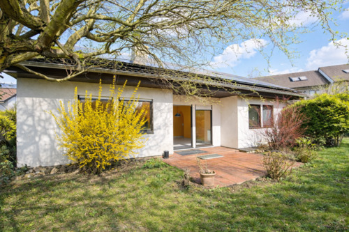 Außenansicht - 5 Zimmer Bungalow zum Kaufen in Sachsenheim