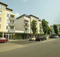 Helle und freundliche 2-Raum-Wohnung im Dresdner Norden! Mit Balkon, Einbauküche, Parkett, Aufzug und Tiefgarage in ruhiger Lage! - Dresden Mickten