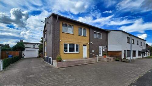 Straßenansicht - 7 Zimmer Mehrfamilienhaus, Wohnhaus zum Kaufen in Ehra-Lessien
