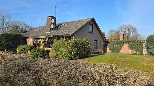 Blick in den Garten - Einfamilienhaus mit 150,00 m&sup2; in Uplengen zum Kaufen