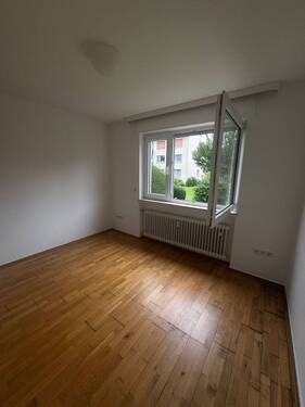 Schlafzimmer 1 - 2.Ansicht.JPG - 