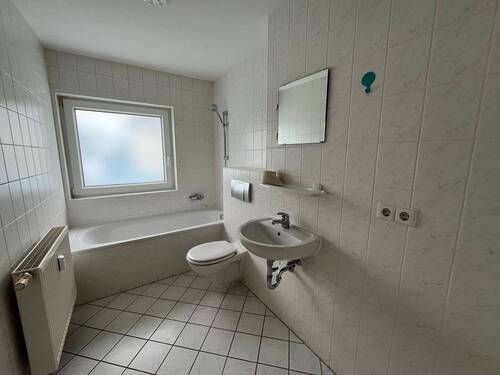 Badezimmer.jpg - Etagenwohnung mit 40,00 m&sup2; in Chemnitz zur Miete