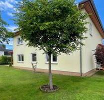 Bezugsfreies Zweifamilienhaus mit Gartenidylle im Villenpark Groß Glienicke - Potsdam