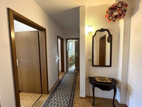 einladende Diele - 3 Zimmer Etagenwohnung zum Kaufen in Bensheim