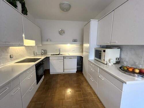 Küche mit großem Fenster - 