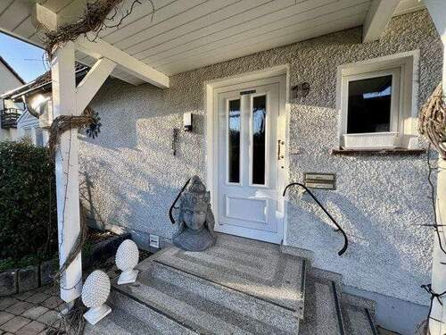 Überdachter Eingangsbereich - 