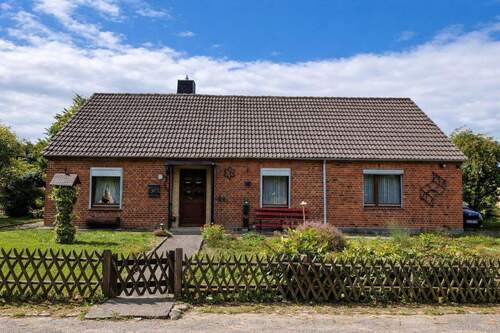 Ansicht - Einfamilienhaus mit großem Grundstück