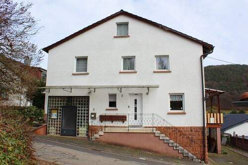 Frontansicht.JPG - 9 Zimmer Einfamilienhaus in Heddesbach