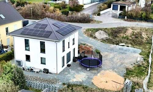 Drohne Süd-West Ansicht - 6 Zimmer Mehrfamilienhaus, Wohnhaus in Pirk