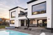 Außenansicht Haus - Traumhaus mit exklusiver Ausstattung, Pool und Einliegerwohnung