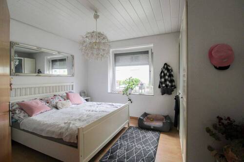 Schlafzimmer 1.Etage - 8 Zimmer Mehrfamilienhaus, Wohnhaus in Leverkusen