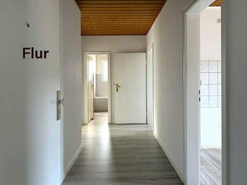 Flur - 2 Zimmer Etagenwohnung zur Miete in Wilhelmshaven-Fedderwardergroden