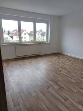 Wohnzimmer - 3 Zimmer Etagenwohnung zur Miete in Magdeburg