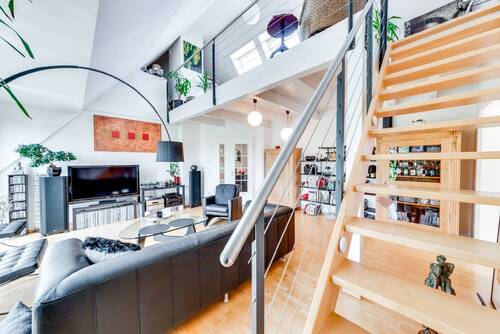 Aufgang_zur_Galerie - 