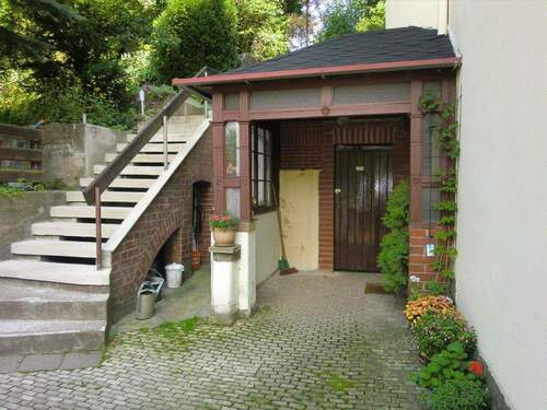 Der Hauseingang - 1 Zimmer Mehrfamilienhaus, Wohnhaus in Dresden