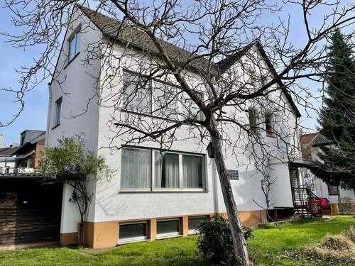 Ansicht vom Garten - Solides und sonniges Zuhause: Doppelhaushälfte, 7 Zimmer, großer Garten, 3 Garagen