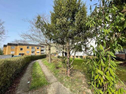 Zufahrt von der Straße aus - 