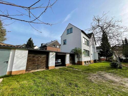 Ansicht Haus mit Garagen - 7 Zimmer Doppelhaushälfte zum Kaufen in Bonn