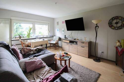 Wohnzimmer - 3 Zimmer Etagenwohnung zum Kaufen in Grevenbroich