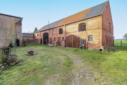 Großes Stallgebäude - 